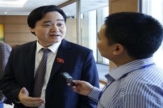 Education minister expresses sympathy at low teacher salaries