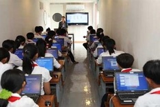 Mobile computer schools narrow divide