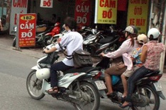 Hanoi and HCM City clamp down on child helmet rules