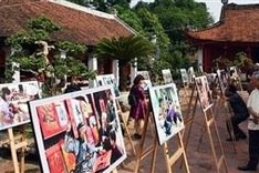 Photo exhibition on Hanoi opens