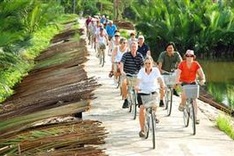 Vietnam welcomes 12.8 mil. foreign tourists in 10 months