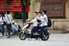 Hanoi fails to control motorbike use of pupils