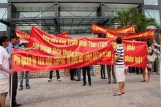 Unsatisfied customers resort to extremes