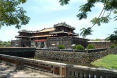 Hue welcomes 30,000 foreigners during Tet