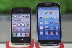 Apple takes aim at Samsung's Galaxy S III phone