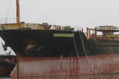 Illegal ship-dismantling yard set up in Haiphong