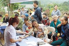 NA Chairman recognises young doctors for volunteering for Vietnam