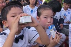 Free milk warms up poor children