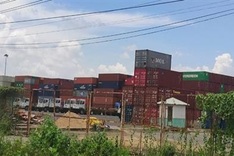 Seaports told to remove scrap containers