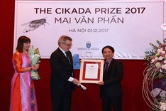 Poet Mai Van Phan receives Swedish prize