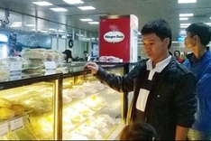 Passengers continue to complain about airport service prices