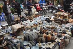Special Tet market in Hanoi's Old Quarter