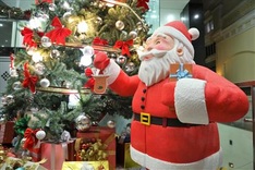 HCM City brightens up for Christmas