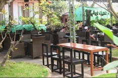 Coffee shops left deserted after provincial party secretary inspection