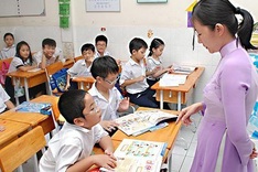 Vietnam honours outstanding teachers