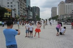 Repair works begin on Nguyễn Huệ Street