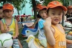 Migrant workers struggle to enrol kids in schools