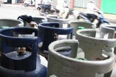 Gas prices climb to record highs in Vietnam