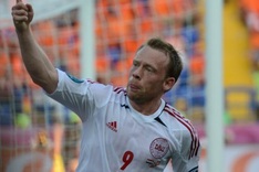 Euro 2012 moves to Ukraine, Danes beat Dutch