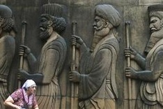 Parsis confront threat to existence at Mumbai gathering