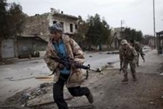 Syrian army battles rebels on edges of Damascus