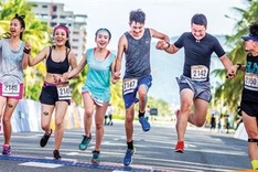 International marathon dashes along Da Nang’s beach