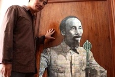 Mother-of-pear inlay portrait of Uncle Ho set Vietnamese record
