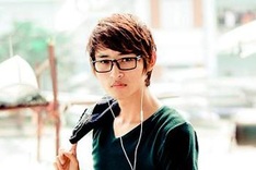 Teenager earns a living from cheap photo business concept