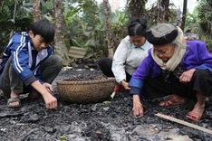 Desperate life of poor family after their house burned