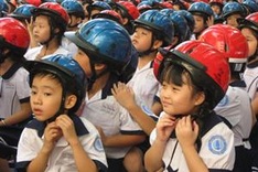 Parents to face fines in child helmet crackdown