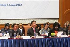 PM pushes for stronger economic restructuring