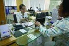 Iron hand set to help control dollar credit