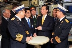 PM inspects submarine testing progress in Russia