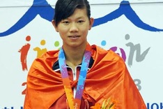 Teen swimmer wins gold in 200m individual medley