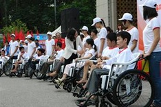 US helps Vietnam deal with AO consequences