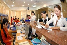 S&P lifts outlook for nation's banks