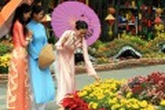 Living overseas makes some long for that Tet feeling