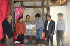 DTiNews readers support ill girl in Ha Tinh Province