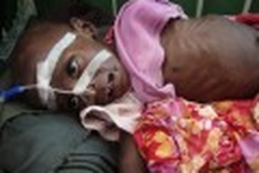 Food supplements airlifted into famine-hit Somalia