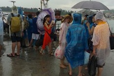 Tourists get stuck on Co To Island