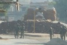 Syrian forces kill 13 at start of Eid, Arabs to meet