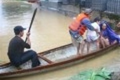 Vietnam helps Cambodia overcome floods