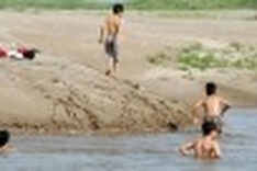 Action Month for Children 2011 launched in Hung Yen