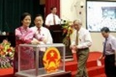 Architect re-elected mayor