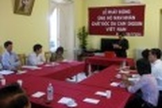 European Overseas Vietnamese help AO victims