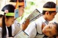 NGO brings books to children in Tuyen Quang