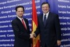 EU, Vietnam say to start talks on free-trade pact soon