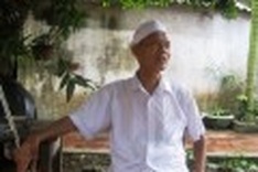 Elderly doctor gives hope and understanding to those in poverty