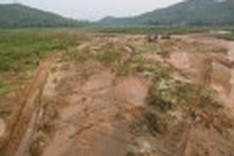 Tin ore sifting poses ecological and human danger