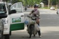 Mobile cafes a sensation among labour workers